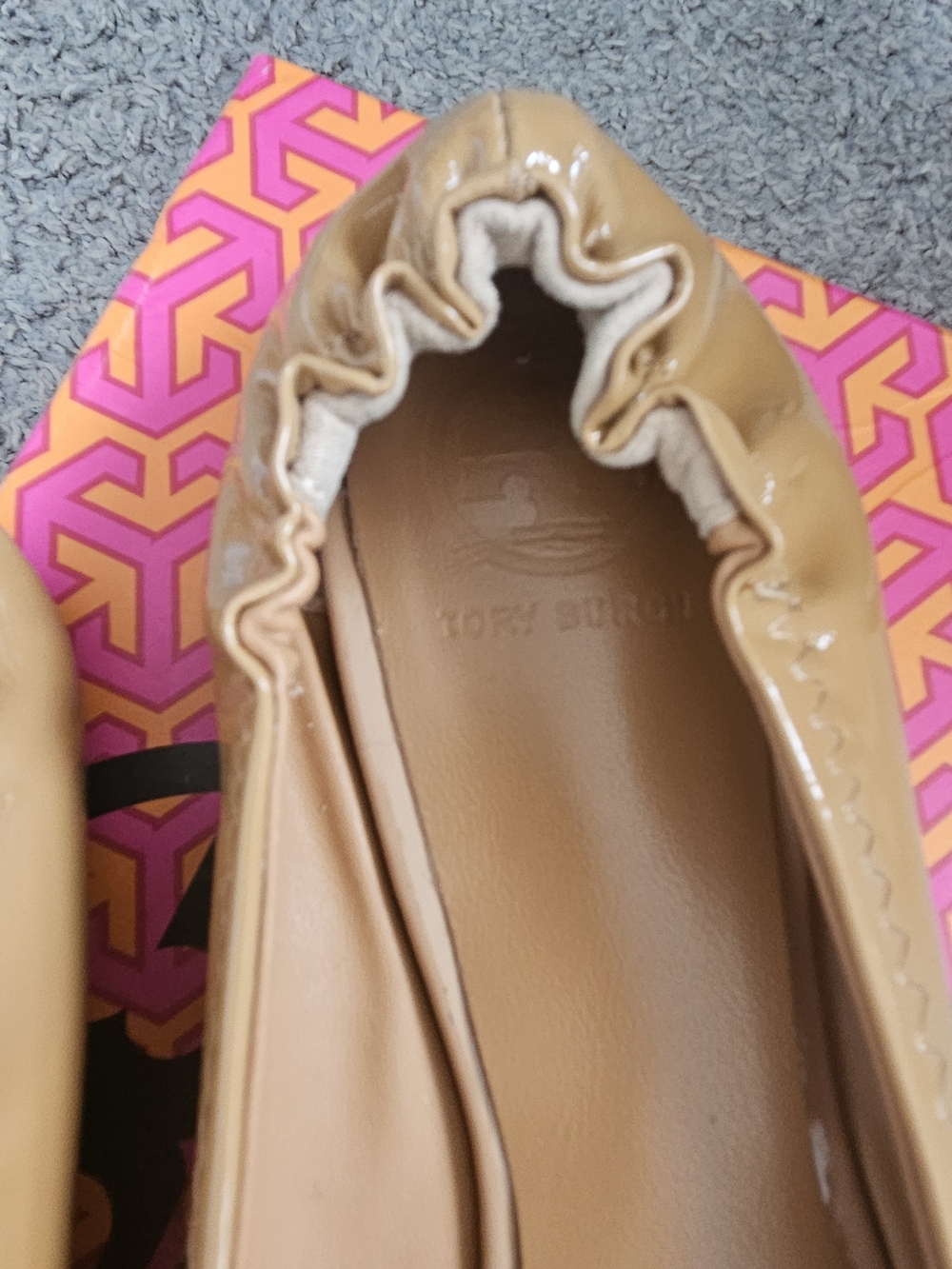 Tory Burch Camel Patent Leather Logo Ballet Flats Size 9M - Picture 4 of 6
